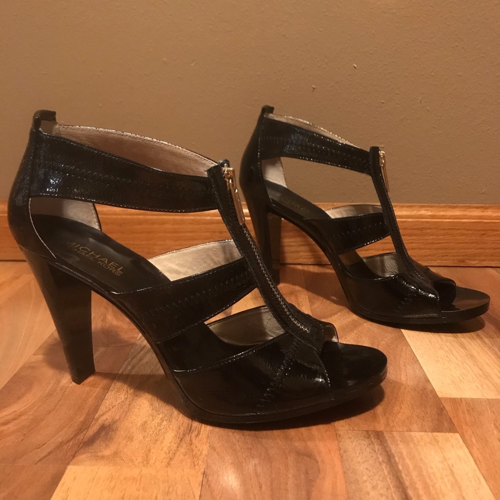 MICHEAL KORS- Leather black heels